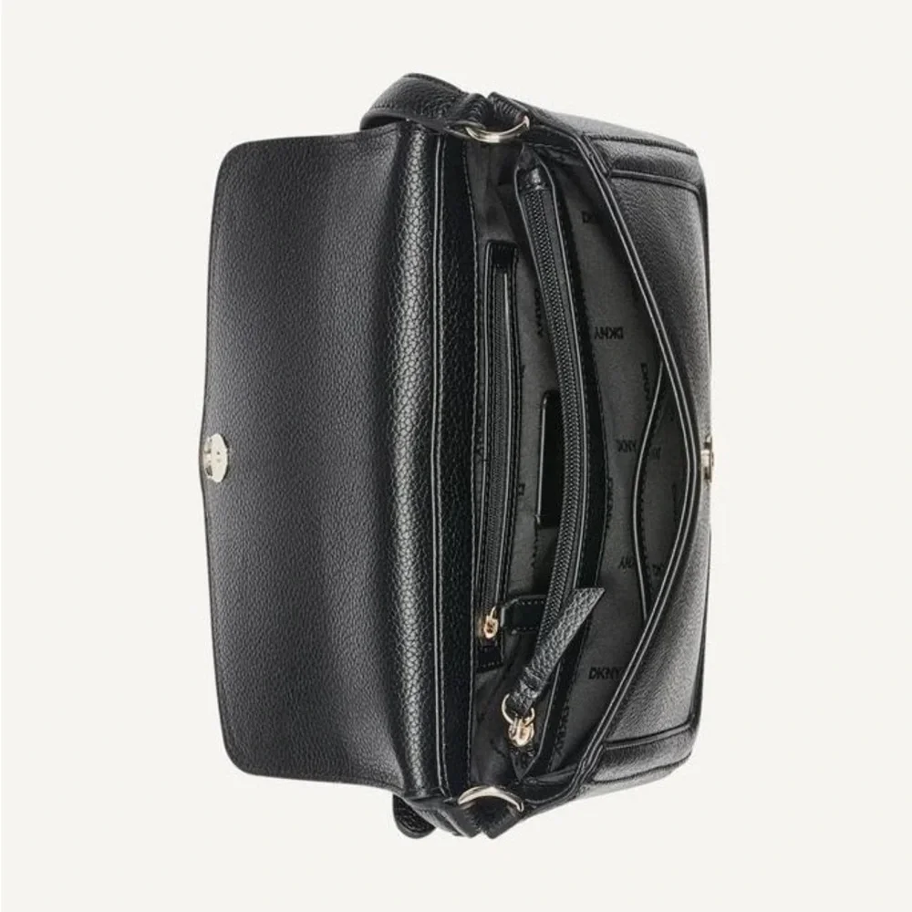 NWT,DKNY Maxxe crossbody /shoulder  Bag Style R423AE78‎ (Black/Gold)